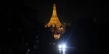 လျှပ်စစ်မီး ပြတ်တောက်မှုက ရန်ကုန်နေ ပြည်သူများကို နေ့စဉ် ဖိစီးနေ