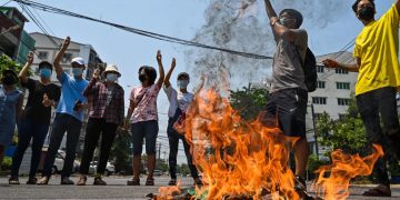 ဖက်ဒရယ်ဒီမိုကရေစီ၊ အသွင်ကူးပြောင်းရေးကာလ အစိုးရနဲ့ အခြေခံဥပဒေသစ်