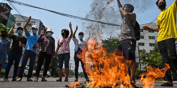 ဖက်ဒရယ်ဒီမိုကရေစီ၊ အသွင်ကူးပြောင်းရေးကာလ အစိုးရနဲ့ အခြေခံဥပဒေသစ်