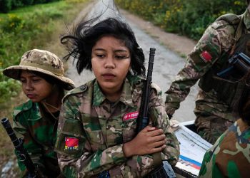 ကိုးကန့်ထိန်းချုပ် လားရှိုးမြို့သို့ ခရီးသွားခြင်း