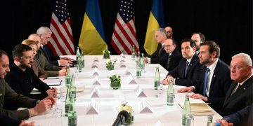 ဥရောပကို ဒေါ်နယ်ထရမ့် ကိုင်လှုပ်နေ