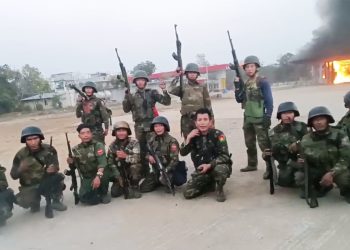 ကာလရှည်ကြာလာသည့် ဖလမ်းနှင့်ဗန်းမော် မြို့သိမ်းတိုက်ပွဲများ အလားအလာ