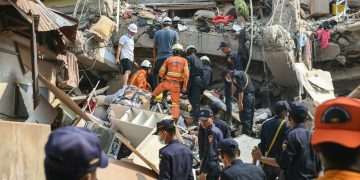 ငလျင်ကယ်ဆယ်ရေး ကန့်သတ်ပိတ်ဆို့များ ဖယ်ရှားရန် ပရဟိတအဖွဲ့များ တောင်းဆို  