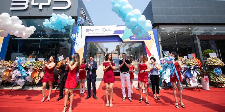 မြန်မာတွင် တရုတ် BYD လျှပ်စစ်ကားထုတ်ရန် ခရိုနီများ စီစဉ်နေ