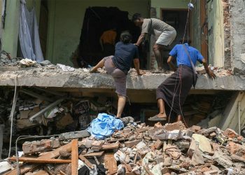 ငလျင်ဒဏ်ကြားက မန္တလေးကို ကူကြပါ