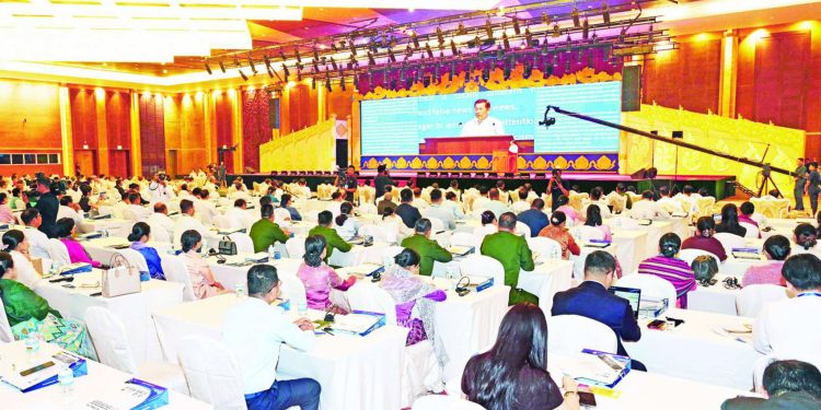 အရပ်သားသတ်ဖြတ်မှု သတင်းတွေ “သတင်းတု” လို့ မင်းအောင်လှိုင် ပြော