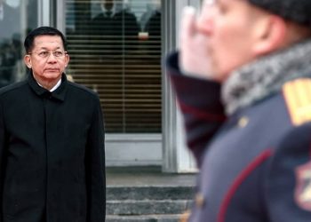 ဆင်ခြောက်ကောင်၊ သောမ ကြွက်မင်းနဲ့ မင်းအောင်လှိုင်ရဲ့ မော်စကိုခရီး