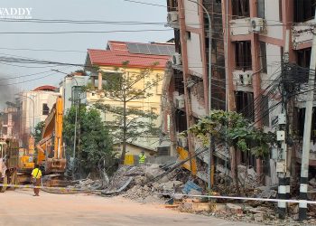 ငလျင်ကြောင့် ပျက်စီးအဆောက်အဦများ ကိုယ်ထူကိုယ်ထရှင်းနေရ