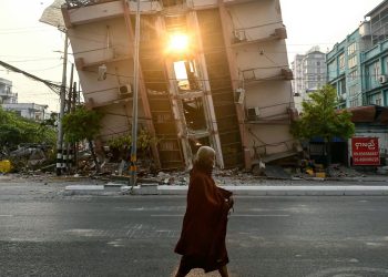 ငလျင်ကြောင့် မြန်မာပြည်တွင်းစစ် ချိန်ခွင်လျှာပြောင်းမလား