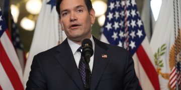 “ကမ္ဘာ့လူသားချင်းစာနာမှု အကူအညီ အများစု အမေရိကန် မထောက်ပံ့နိုင်တော့” ဟု ရူဘီယို ပြော