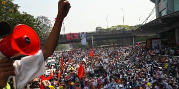 မြန်မာ့ နှစ် ၆၀ ကျိန်စာစက်ဝန်းကို ချိုးဖျက်ခြင်း