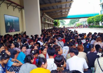 ခြိမ်းခြောက်မှုကြားမှ Adidas ဖိနပ်စက်ရုံအလုပ်သမားများ လုပ်အားခတိုးမြှင့်ရေး ဆန္ဒပြ