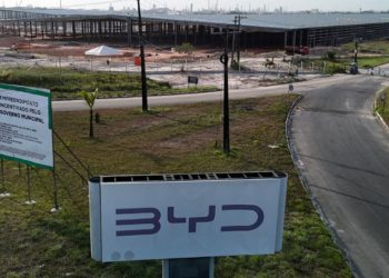 တရုတ် BYD ကုမ္ပဏီ လူကုန်ကူးမှု၊ အလုပ်သမားတွေကို ကျွန်ပြု ဖိနှိပ်မှုတွေ နဲ့ ဘရာဇီးမှာ တရားစွဲခံရ