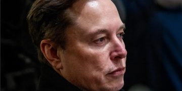 အီလွန်မတ်စ် ထရမ့် အစိုးရ အဖွဲ့ကနေ ထွက်ပြီ