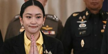 ထိုင်းဝန်ကြီးချုပ် ပေတောင်တန်ရှင်နာဝပ် ချောင်ပိတ်မိနေ