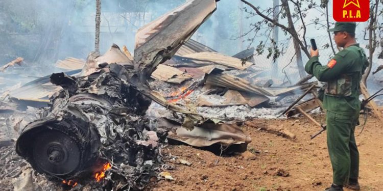 လေယာဉ်ပစ်ချခံရအပြီး ပုလဲနယ်ကို စစ်တပ်အငြှိုးထားနိုင်ဟု ပအဖ သတိပေး