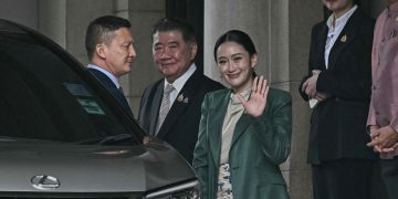 ထိုင်းဝန်ကြီးချုပ် ရာထူးဆိုင်းငံ့ခံရပြီးနောက် ဘာဖြစ်မလဲ