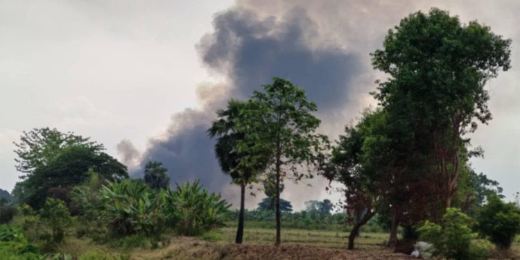 ရန်ကုန်-ပြည် ကားလမ်း အရှေ့ခြမ်းမှ ရွာများကို ဆက်တိုက် မီးရှို့နေ