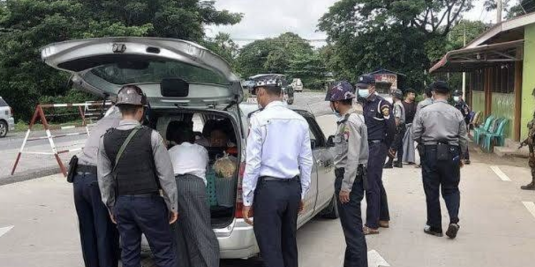 အမျိုးသမီးလစဉ်သုံးပစ္စည်း စစ်ကိုင်းဘက် သယ်ခွင့်ပိတ်၍ စျေးမြင့်ပြီး ဝယ်ရခက်လာ