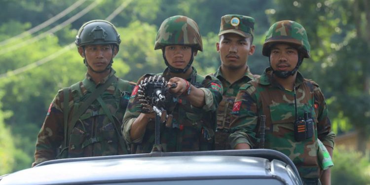 ဗုံးကြဲနေသော်လည်း မူလရပ်တည်ချက်အတိုင်းရှိမည်ဟု TNLA ပြော