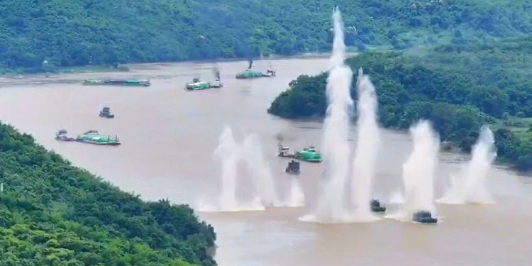 စစ်သင်္ဘောတွေ ဗန်းမော်ရောက်ပြီးနောက်