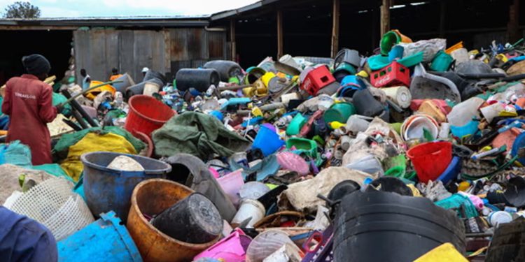 ပလတ်စတစ် ပြဿနာ ကျန်းမာရေး ကဏ္ဍမှာ ၁ နှစ်ကို အနည်းဆုံး ဒေါ်လာ ၁ ဒသမ ၅ ထရီလျံခန့် ထိခိုက်နိုင်လို့ ဆို