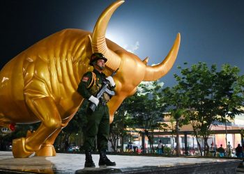 ဝ ပြည်၏ သံဖြူ၊ နယ်မြေပိုင်နက်နှင့် နောက်ကွယ်မှ အာဏာ