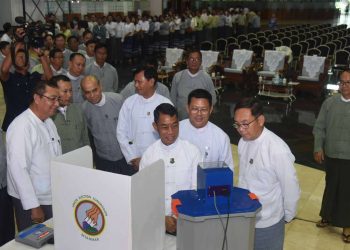 စစ်အုပ်စု ရွေးကောက်ပွဲ ကစားကွက်နှင့် အတိုက်အခံများအတွက် ထောင်ချောက်