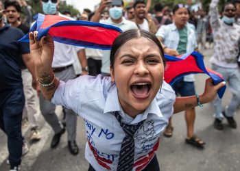 အိမ်နီးနားချင်း ဂျန်ဇီတွေ မြန်မာလို လက်နက်ကိုင်စရာ မလိုခဲ့