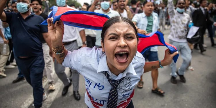 အိမ်နီးနားချင်း ဂျန်ဇီတွေ မြန်မာလို လက်နက်ကိုင်စရာ မလိုခဲ့