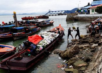 ရနောင်း- ကော့သောင်းကုန်သွယ်ရေး အဓိကကျလာသော်လည်း အခက်အခဲများ ကြုံနေရ