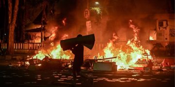 ပါလီမန်အမတ်များ အကျိုးခံစားခွင့်ကို အင်ဒိုနီးရှား သမ္မတ ဖြတ်တောက် အလျှော့ပေးရ