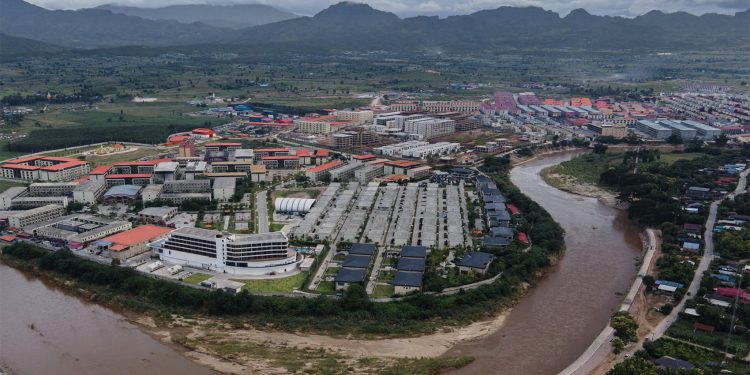 လူ ၁ သိန်းခန့် ကုန်ကူးထားတဲ့ မြန်မာငွေလိမ်လုပ်ငန်းတွေ ဆက်ကြီးထွားနေ