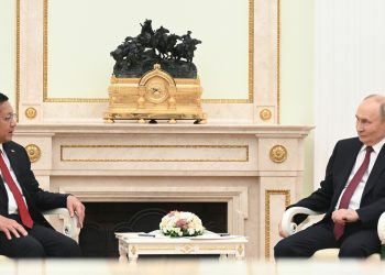 နိုင်ငံ့တာဝန်ကို မင်းအောင်လှိုင်က လွှဲပြောင်းပေးမယ်ဆိုပါလား