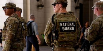 အမေရိကန်မြို့ကြီးများတွင် အမျိုးသားအစောင့်တပ်များ ထရမ့် ဘာကြောင့်ချထားသနည်း