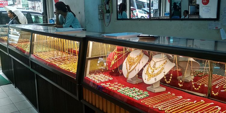 စံချိန်တင်သည့် ရွှေဈေးသတင်း ထုတ်မပြောဖို့ စစ်ကော်မရှင် ပိတ်ပင်