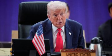 အာဆီယံ ငြိမ်းချမ်းကြွယ်ဝခြင်းကို သမ္မတ ထရမ့် ချီးကျူးသော်လည်း မြန်မာနိုင်ငံကို မေ့နေ