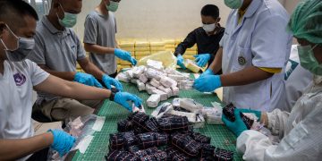 အာရှ မက်သာဖက်တမင်း “ဆူနာမီလှိုင်း” နောက်ကွယ်တွင် တရုတ် ဓာတုပို့ကုန်များ ရှိနေ