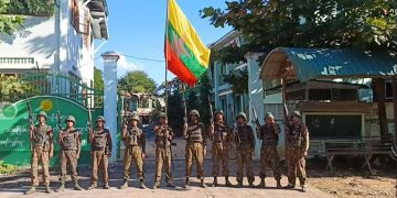 စစ်တပ်ထိုးစစ် စဉ့်ကူးနားကပ်လာ