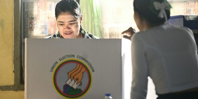 ခြိမ်းခြောက်ဖိအားပေးမှုများနှင့် တိုက်ခိုက်မှုများကြား မဲပေးသူ နည်းပါးတဲ့ စစ်တပ် ရွေးကောက်ပွဲ အပိုင်း၂